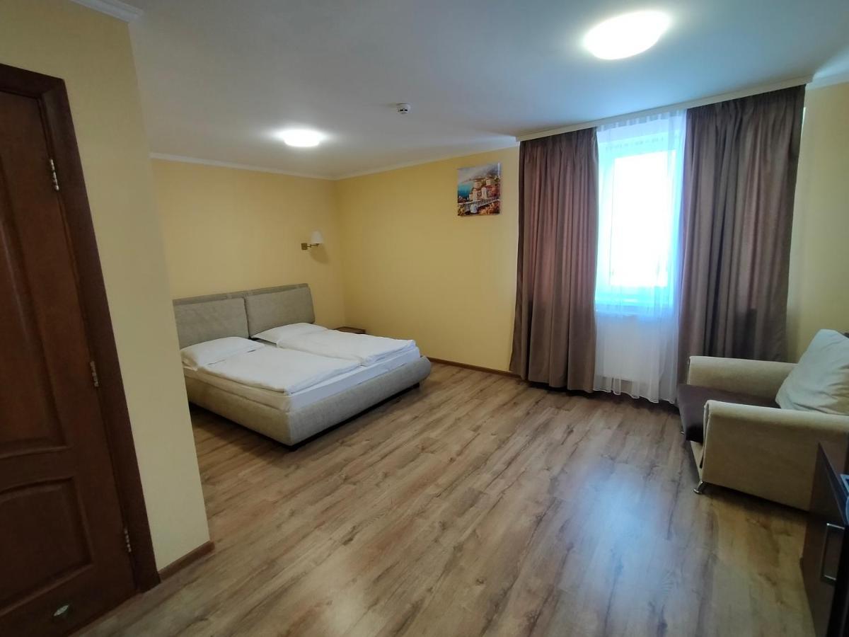 Латориця Hotel Suskovo Eksteriør billede